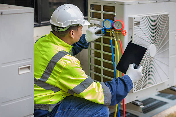 Professional Hvac technician working in Chesapeake, VA